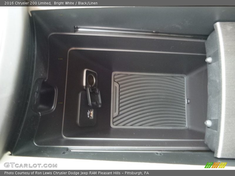 Bright White / Black/Linen 2016 Chrysler 200 Limited