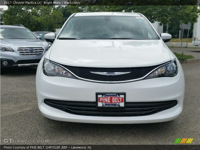 Bright White / Black/Alloy 2017 Chrysler Pacifica LX