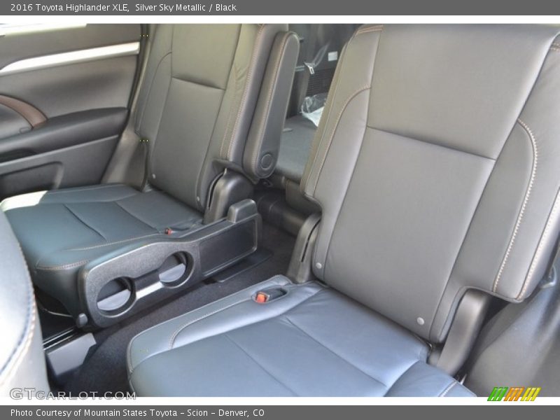 Silver Sky Metallic / Black 2016 Toyota Highlander XLE