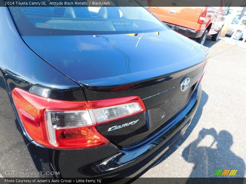 Attitude Black Metallic / Black/Ash 2014 Toyota Camry SE