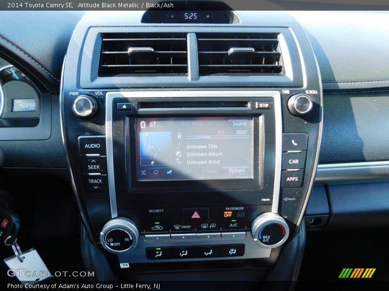 Attitude Black Metallic / Black/Ash 2014 Toyota Camry SE