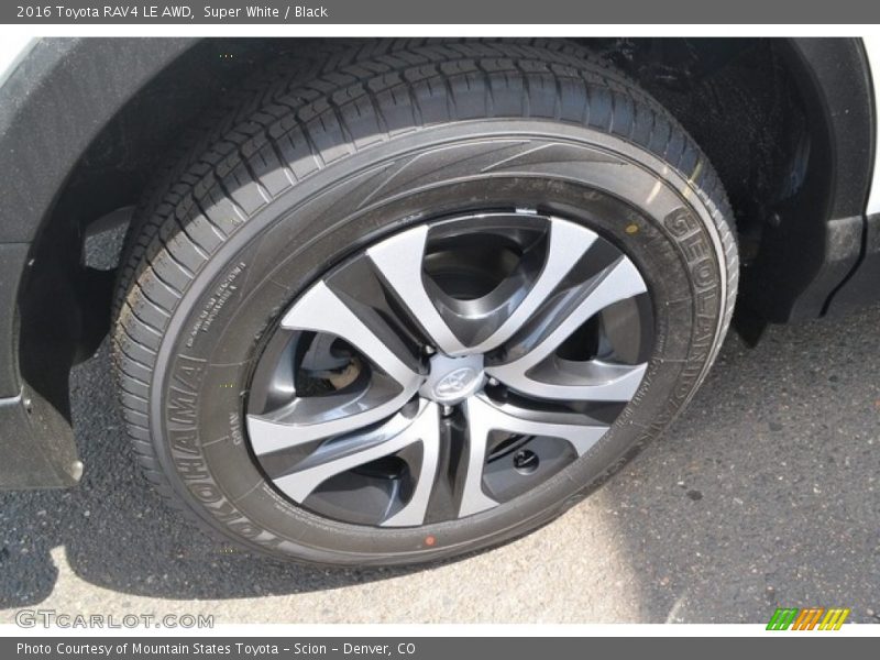 Super White / Black 2016 Toyota RAV4 LE AWD