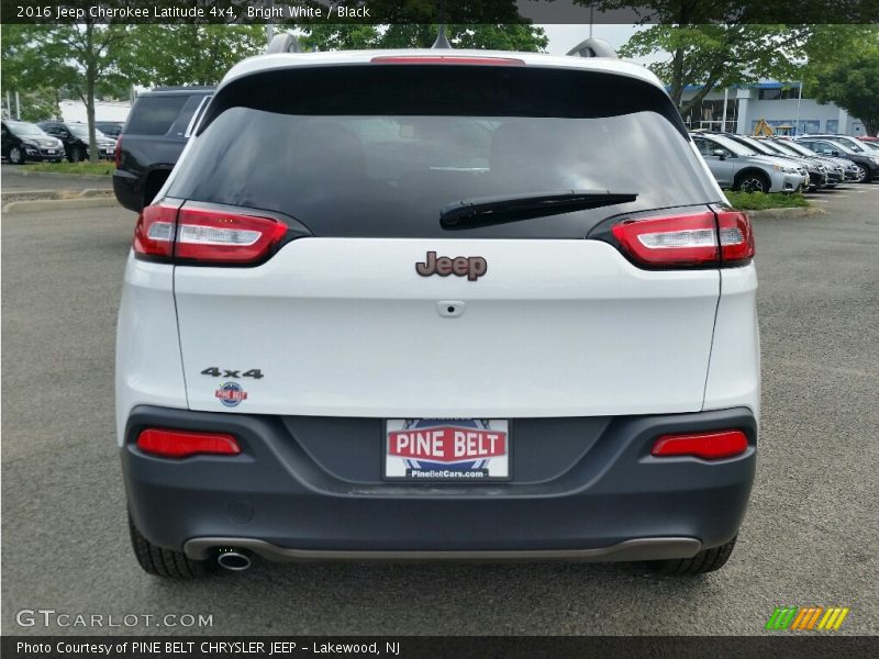 Bright White / Black 2016 Jeep Cherokee Latitude 4x4