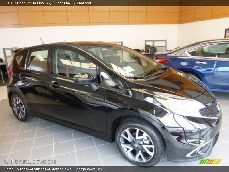 Front 3/4 View of 2016 Versa Note SR