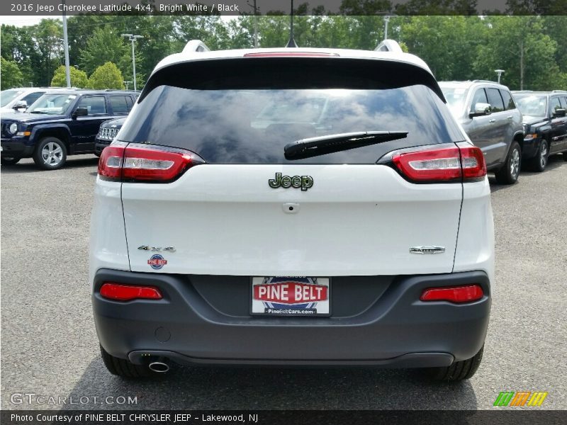 Bright White / Black 2016 Jeep Cherokee Latitude 4x4