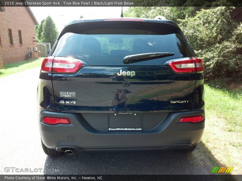 True Blue Pearl / Black/Light Frost Beige 2016 Jeep Cherokee Sport 4x4