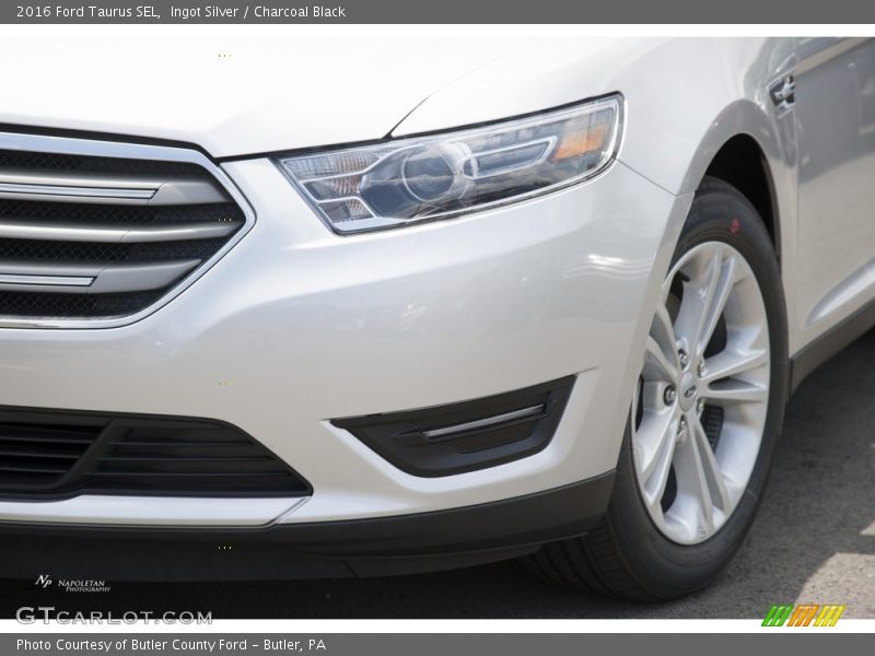 Ingot Silver / Charcoal Black 2016 Ford Taurus SEL