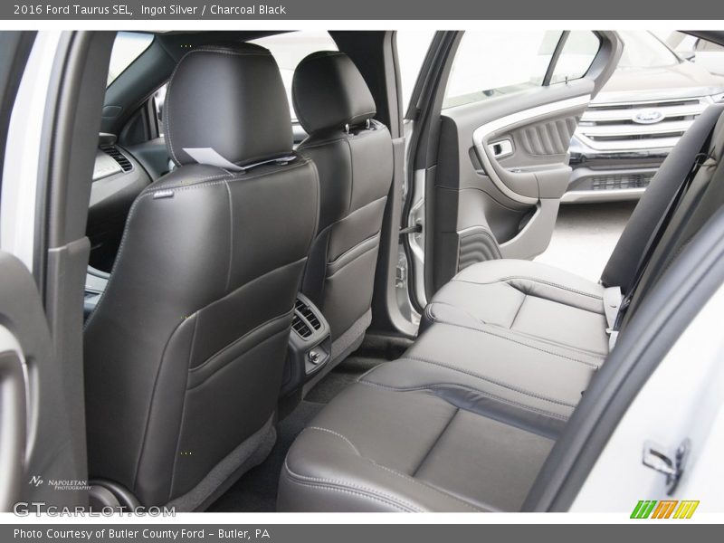 Ingot Silver / Charcoal Black 2016 Ford Taurus SEL