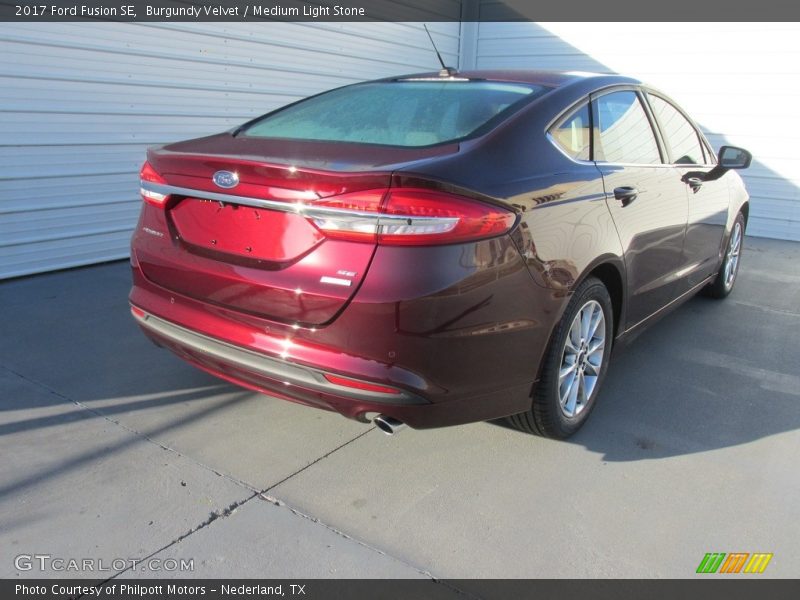 Burgundy Velvet / Medium Light Stone 2017 Ford Fusion SE