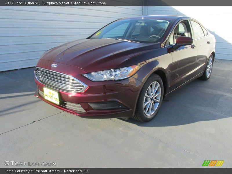 Burgundy Velvet / Medium Light Stone 2017 Ford Fusion SE