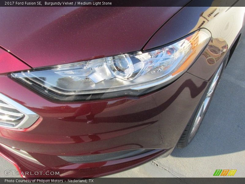 Burgundy Velvet / Medium Light Stone 2017 Ford Fusion SE