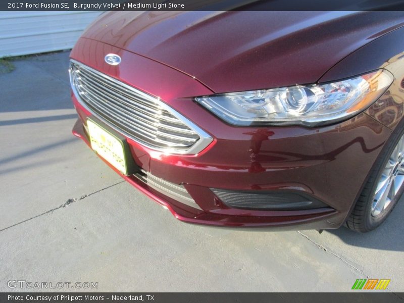 Burgundy Velvet / Medium Light Stone 2017 Ford Fusion SE