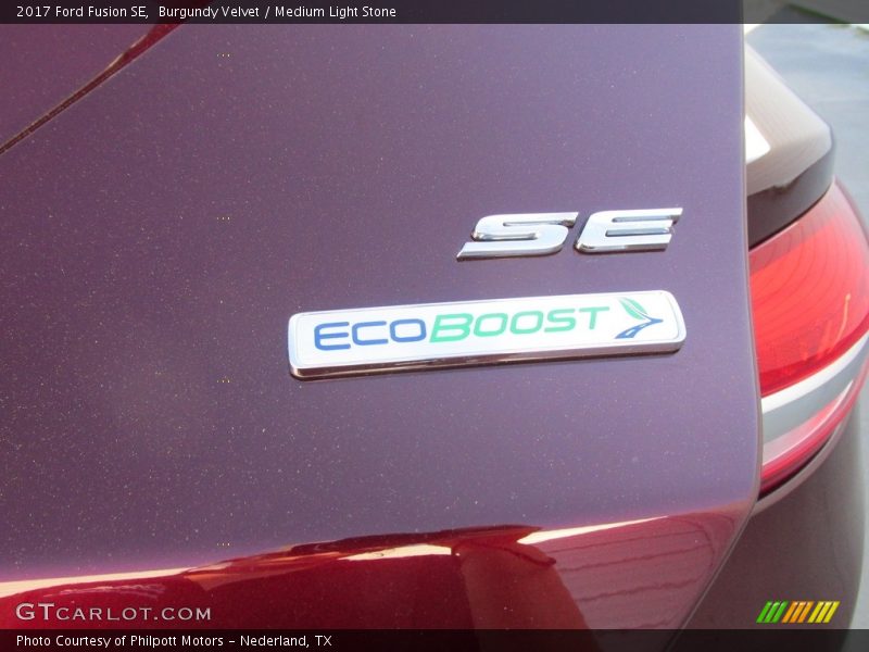 Burgundy Velvet / Medium Light Stone 2017 Ford Fusion SE