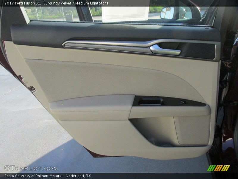 Burgundy Velvet / Medium Light Stone 2017 Ford Fusion SE