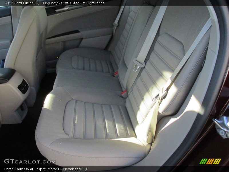 Burgundy Velvet / Medium Light Stone 2017 Ford Fusion SE