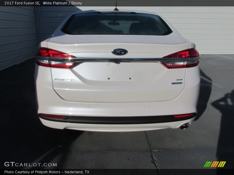 White Platinum / Ebony 2017 Ford Fusion SE