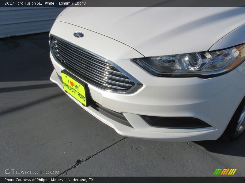 White Platinum / Ebony 2017 Ford Fusion SE