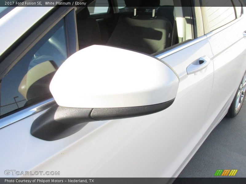 White Platinum / Ebony 2017 Ford Fusion SE