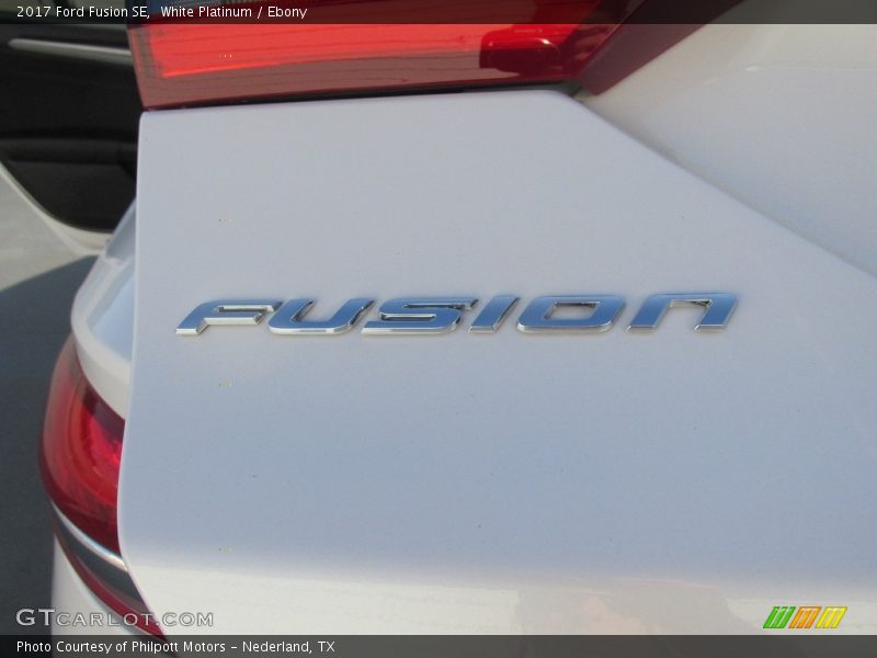 White Platinum / Ebony 2017 Ford Fusion SE