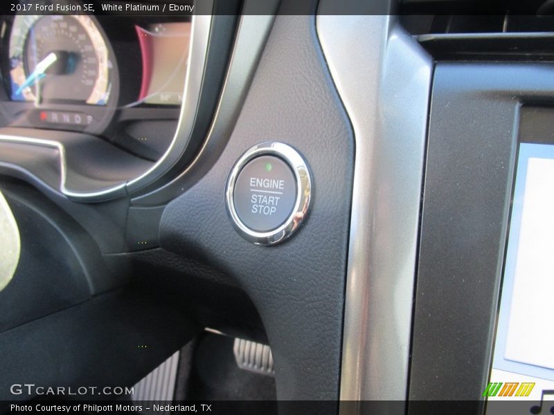White Platinum / Ebony 2017 Ford Fusion SE