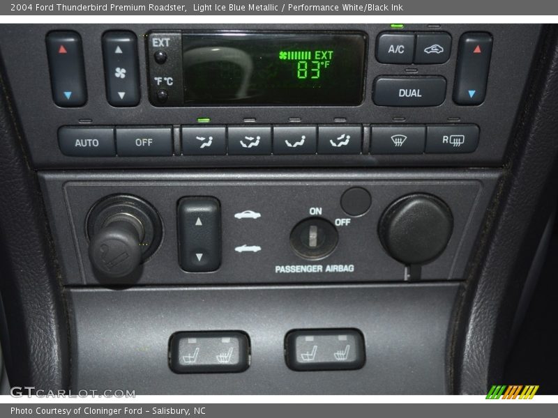 Light Ice Blue Metallic / Performance White/Black Ink 2004 Ford Thunderbird Premium Roadster
