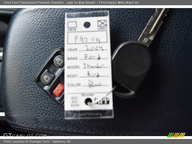 Light Ice Blue Metallic / Performance White/Black Ink 2004 Ford Thunderbird Premium Roadster