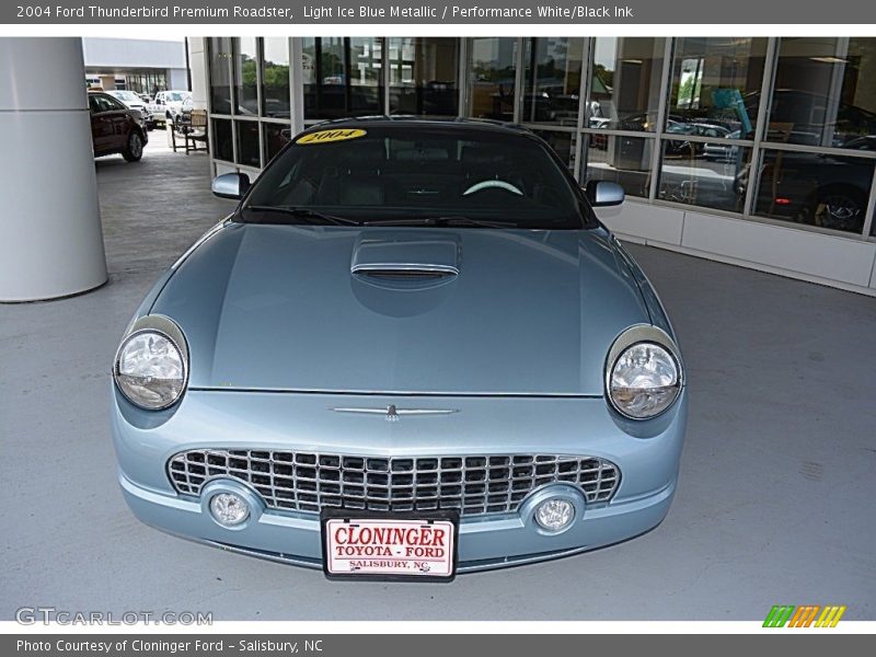 Light Ice Blue Metallic / Performance White/Black Ink 2004 Ford Thunderbird Premium Roadster