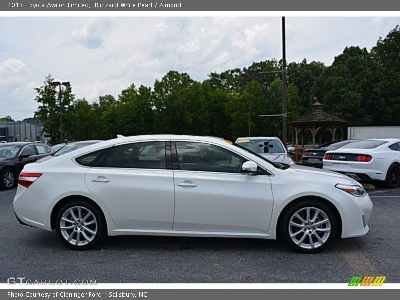 Blizzard White Pearl / Almond 2013 Toyota Avalon Limited