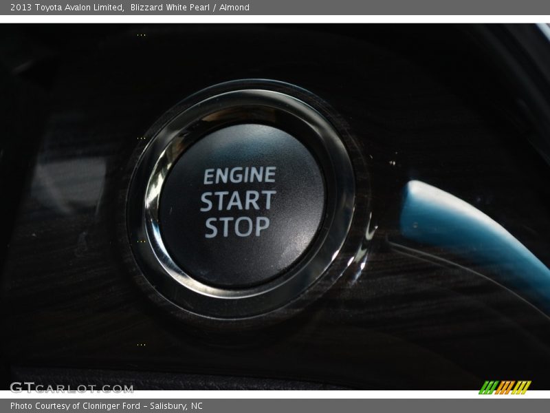 Blizzard White Pearl / Almond 2013 Toyota Avalon Limited