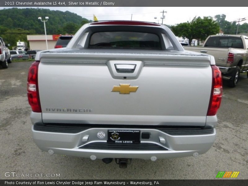 Silver Ice Metallic / Ebony 2013 Chevrolet Avalanche LS 4x4