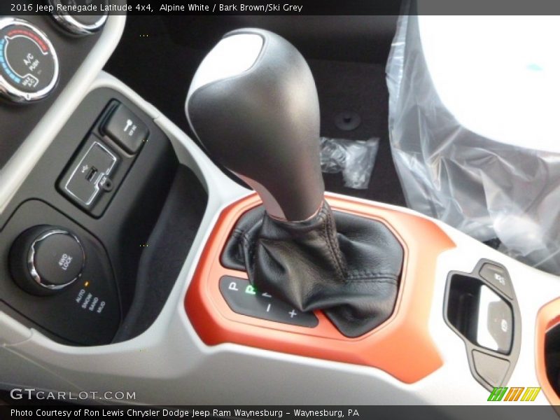 Alpine White / Bark Brown/Ski Grey 2016 Jeep Renegade Latitude 4x4