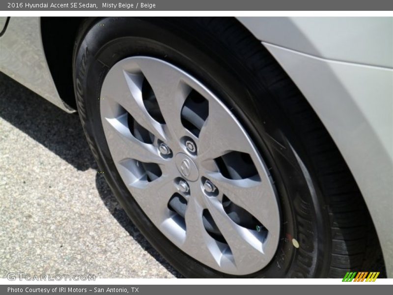 Misty Beige / Beige 2016 Hyundai Accent SE Sedan