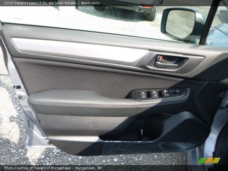 Ice Silver Metallic / Warm Ivory 2016 Subaru Legacy 2.5i