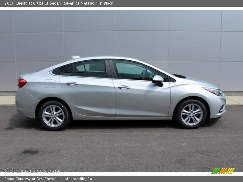 Silver Ice Metallic / Jet Black 2016 Chevrolet Cruze LT Sedan