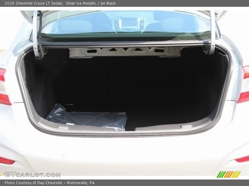 Silver Ice Metallic / Jet Black 2016 Chevrolet Cruze LT Sedan