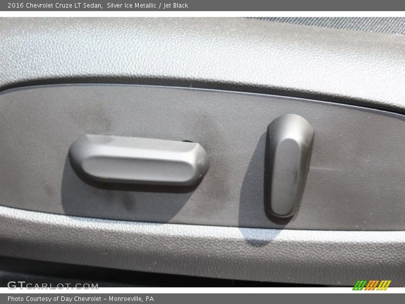 Silver Ice Metallic / Jet Black 2016 Chevrolet Cruze LT Sedan