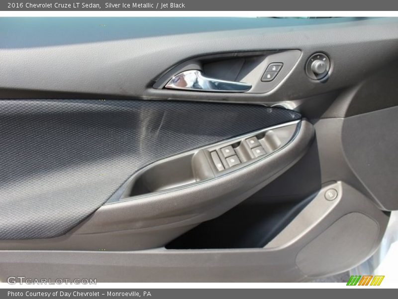 Silver Ice Metallic / Jet Black 2016 Chevrolet Cruze LT Sedan