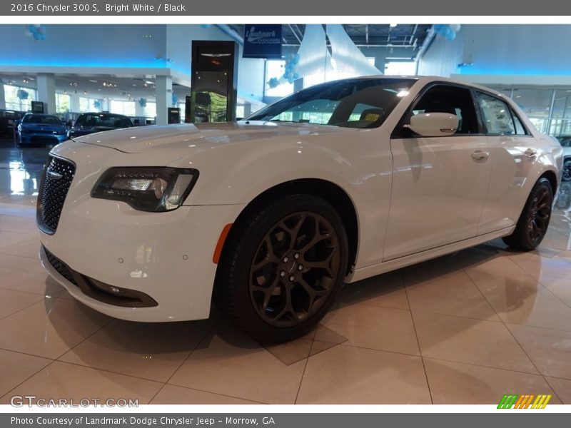 Bright White / Black 2016 Chrysler 300 S