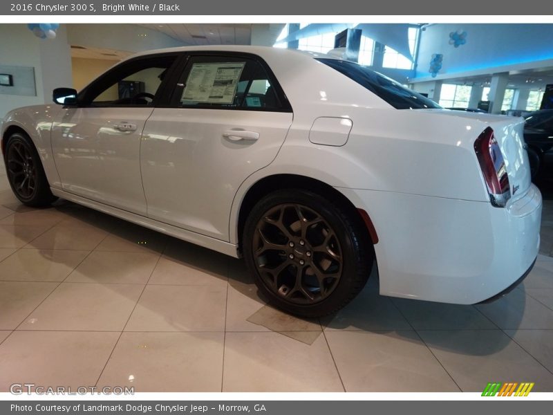 Bright White / Black 2016 Chrysler 300 S