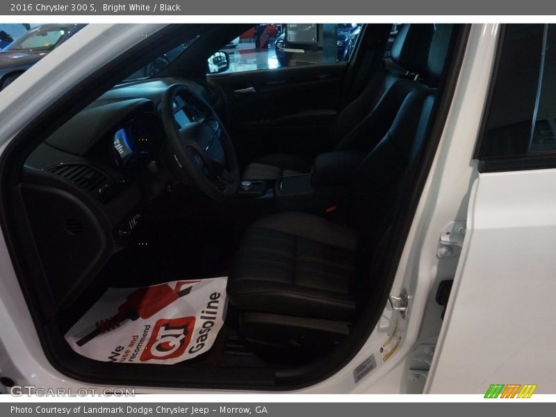Bright White / Black 2016 Chrysler 300 S