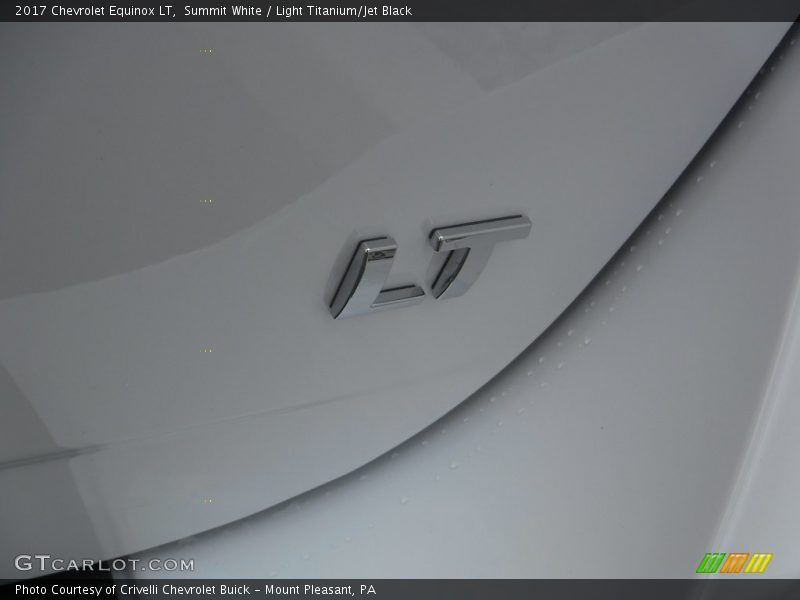 Summit White / Light Titanium/Jet Black 2017 Chevrolet Equinox LT
