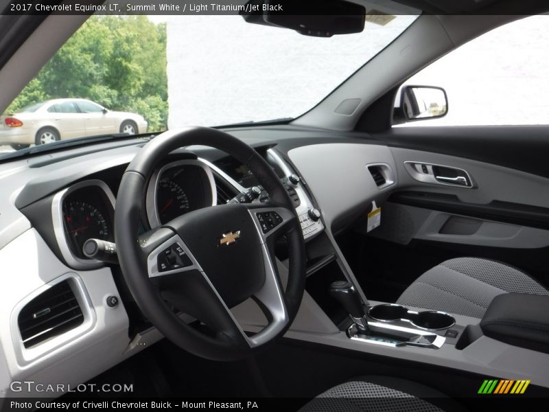 Summit White / Light Titanium/Jet Black 2017 Chevrolet Equinox LT