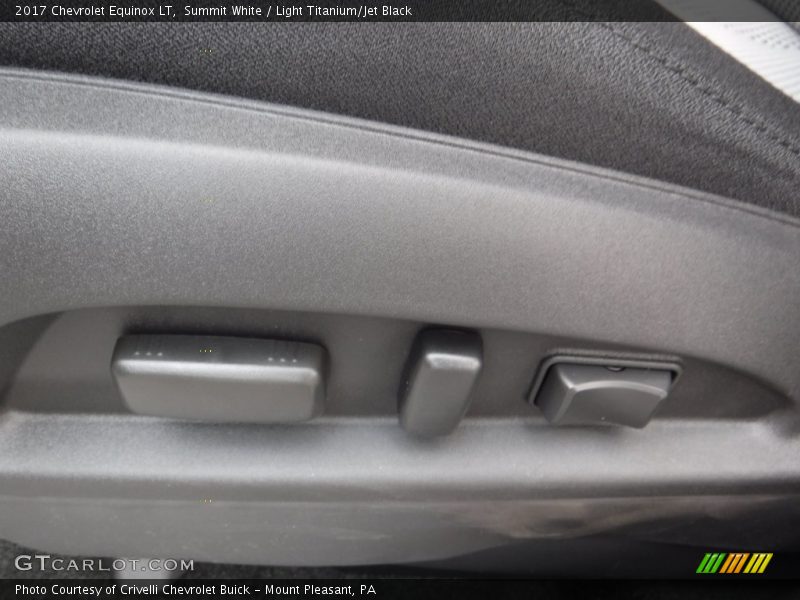 Summit White / Light Titanium/Jet Black 2017 Chevrolet Equinox LT