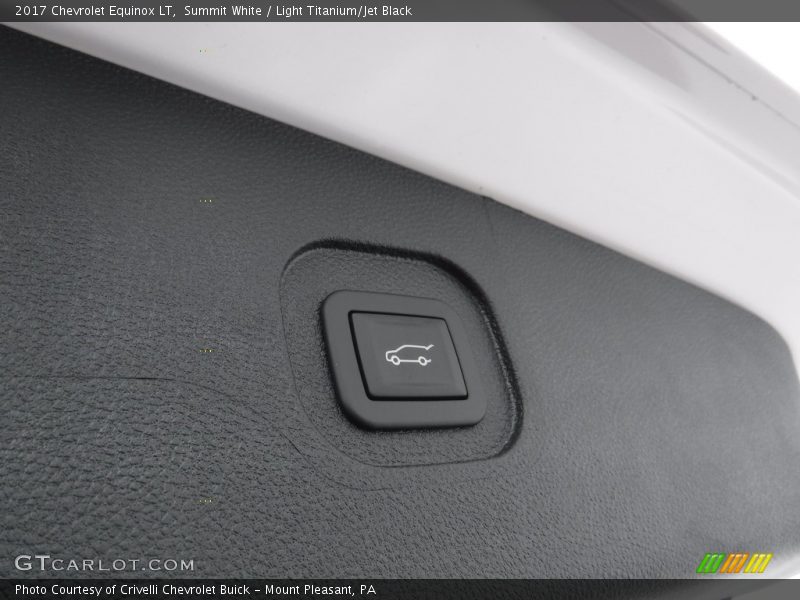 Summit White / Light Titanium/Jet Black 2017 Chevrolet Equinox LT