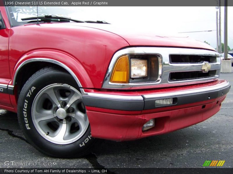 Apple Red / Graphite 1996 Chevrolet S10 LS Extended Cab