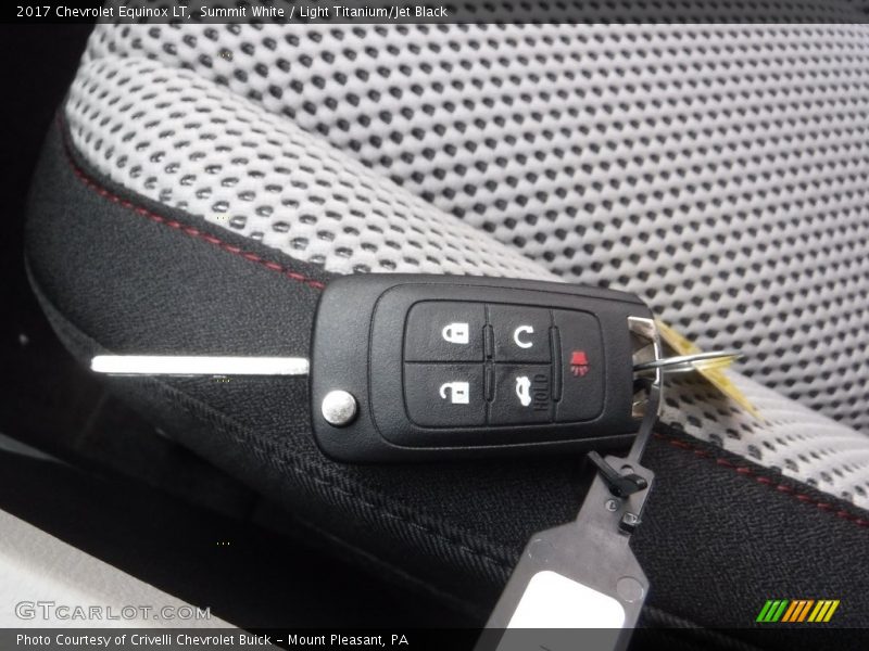 Summit White / Light Titanium/Jet Black 2017 Chevrolet Equinox LT