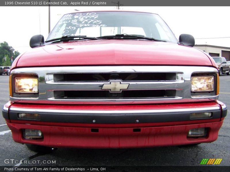 Apple Red / Graphite 1996 Chevrolet S10 LS Extended Cab