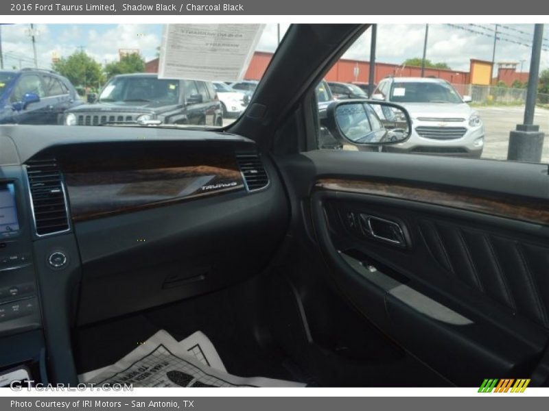 Shadow Black / Charcoal Black 2016 Ford Taurus Limited
