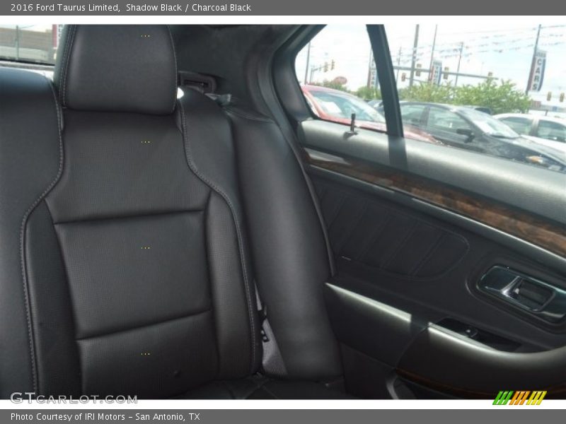 Shadow Black / Charcoal Black 2016 Ford Taurus Limited