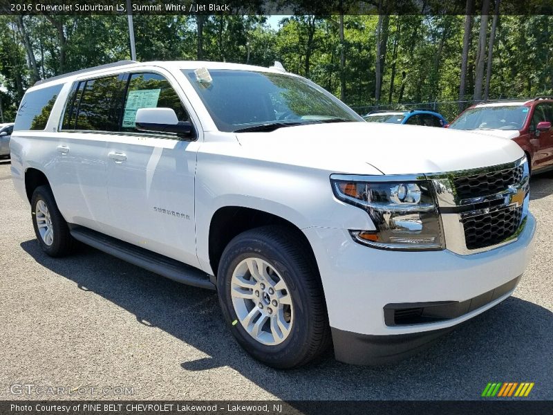 Front 3/4 View of 2016 Suburban LS
